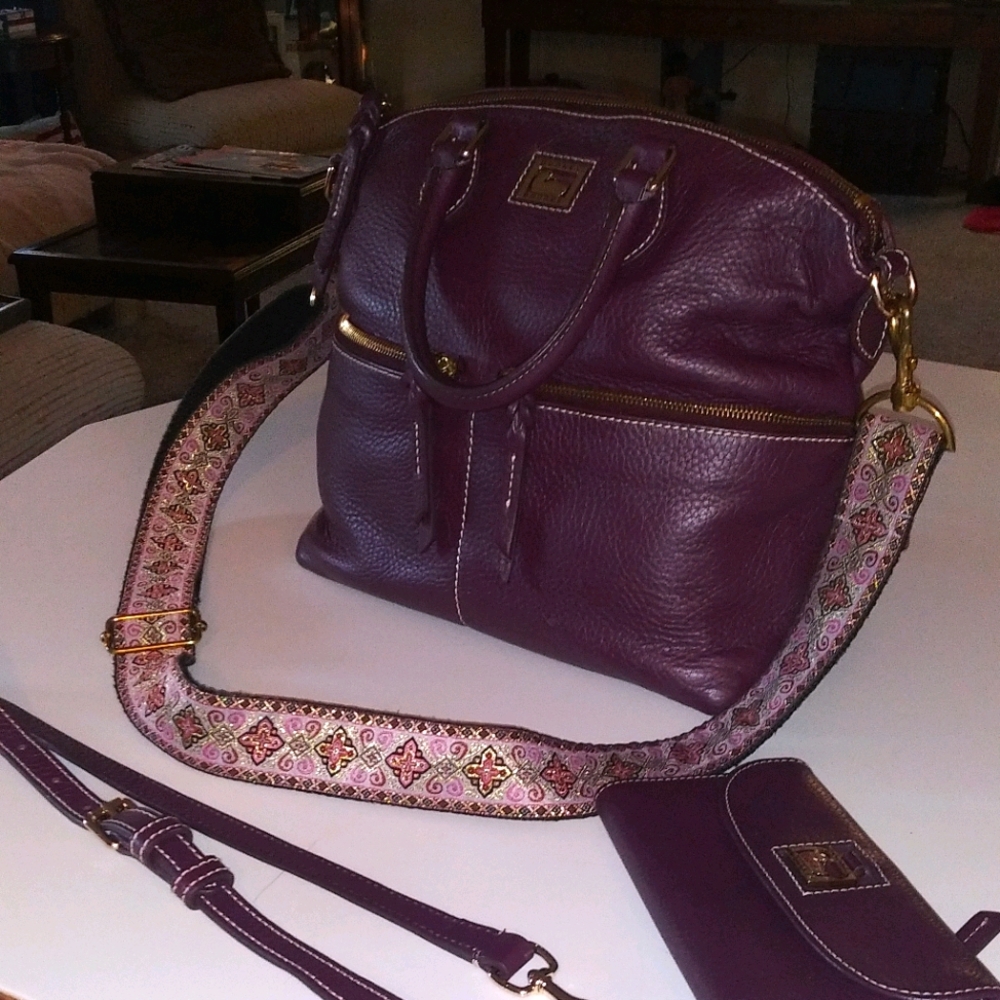 Dooney & Bourke matching set w guitar strap